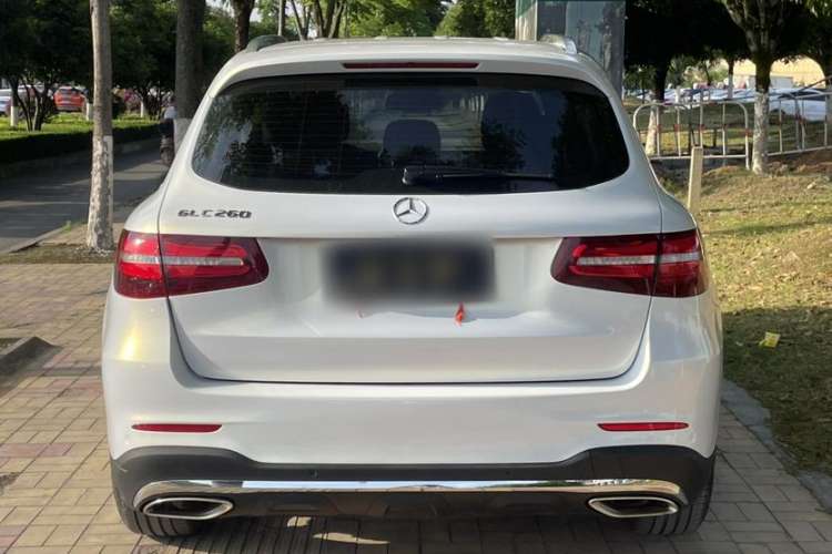 Used Mercedes-Benz GLC 2018 GLC 260 4MATIC Luxury Model Exterior 4