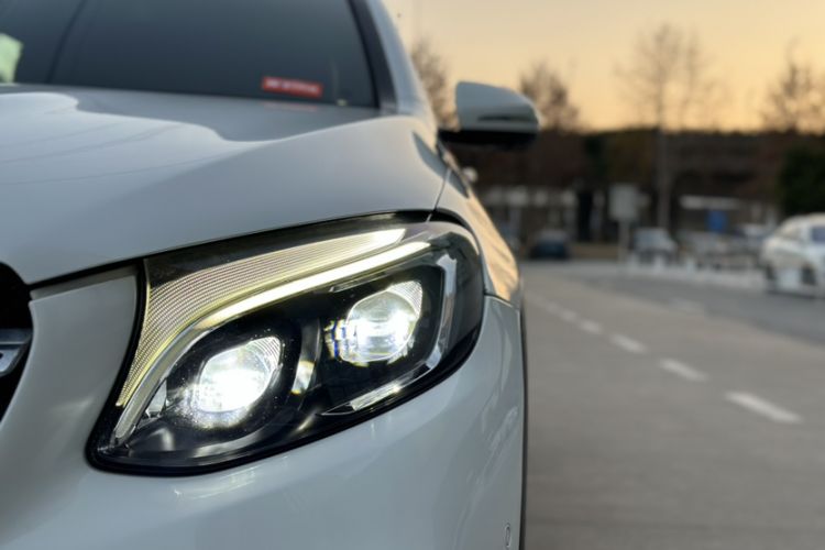 Used Mercedes-Benz GLC 2018 GLC 300 4MATIC Sport Edition Exterior 5