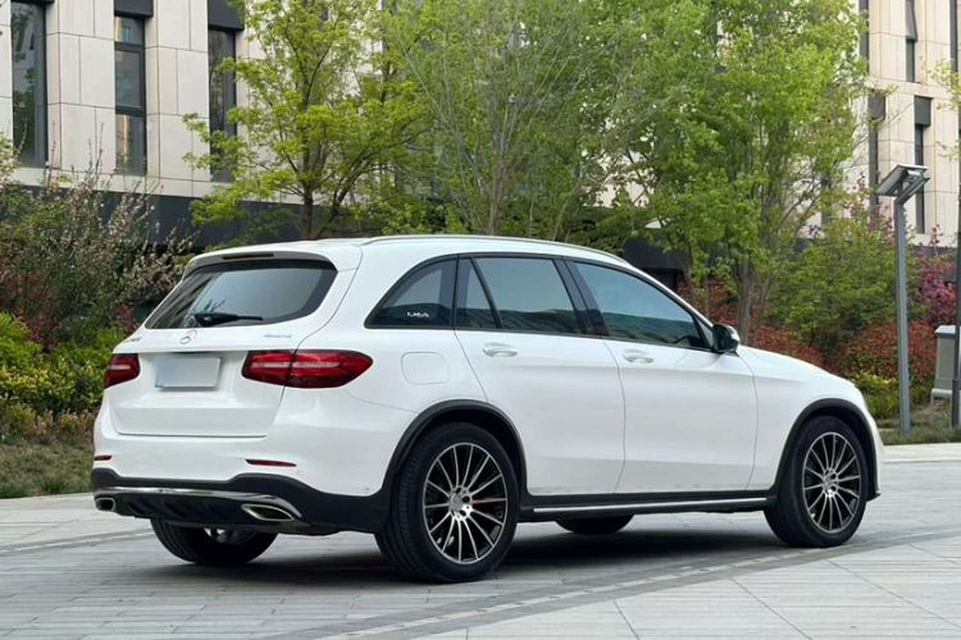 Used Mercedes-Benz GLC 2018 Facelift GLC 260 4MATIC Luxury Edition Exterior 5