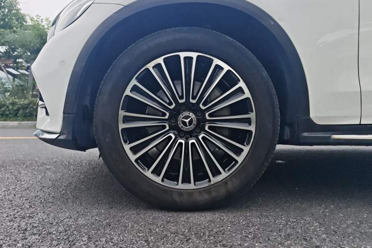 Used Mercedes-Benz GLC 2018 GLC 260 4MATIC Dynamic Edition Exterior 5