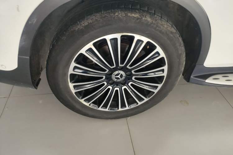 Used Mercedes-Benz GLC 2018 Facelifted GLC 260 4MATIC Dynamic Edition Exterior 5