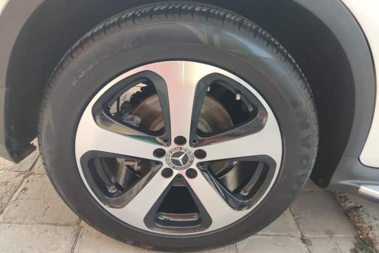 Used Mercedes-Benz GLC 2018 GLC 260 4MATIC Luxury Model Exterior 5