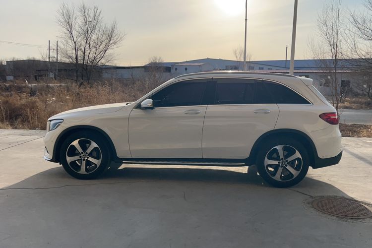 Used Mercedes-Benz GLC 2018 GLC 260 4MATIC Luxury Model Exterior 5