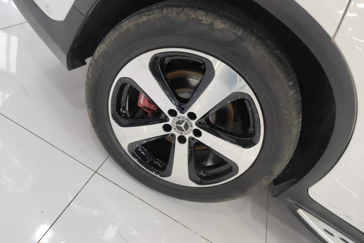Used Mercedes-Benz GLC 2018 GLC 260 4MATIC Luxury Model Exterior 5