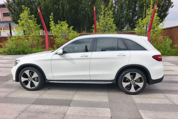 Used Mercedes-Benz GLC 2018 GLC 300 4MATIC Sport Edition Exterior 7