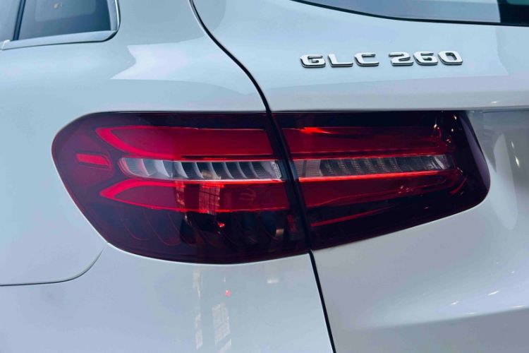 Used Mercedes-Benz GLC 2018 Facelift GLC 260 4MATIC Luxury Edition Exterior 7