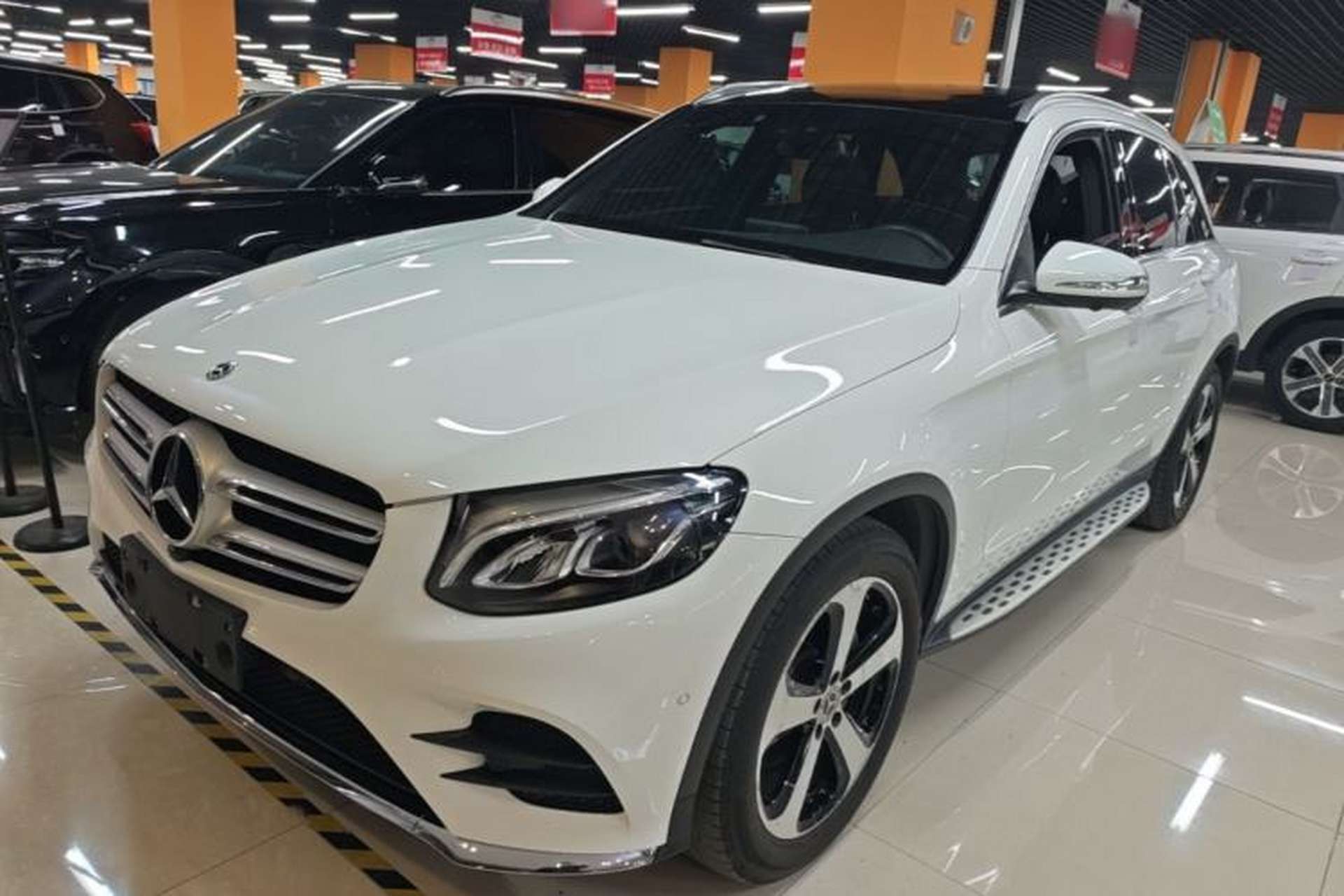 Used Mercedes-Benz GLC 2018 GLC 260 4MATIC Luxury Model Front Left 45 Deg
