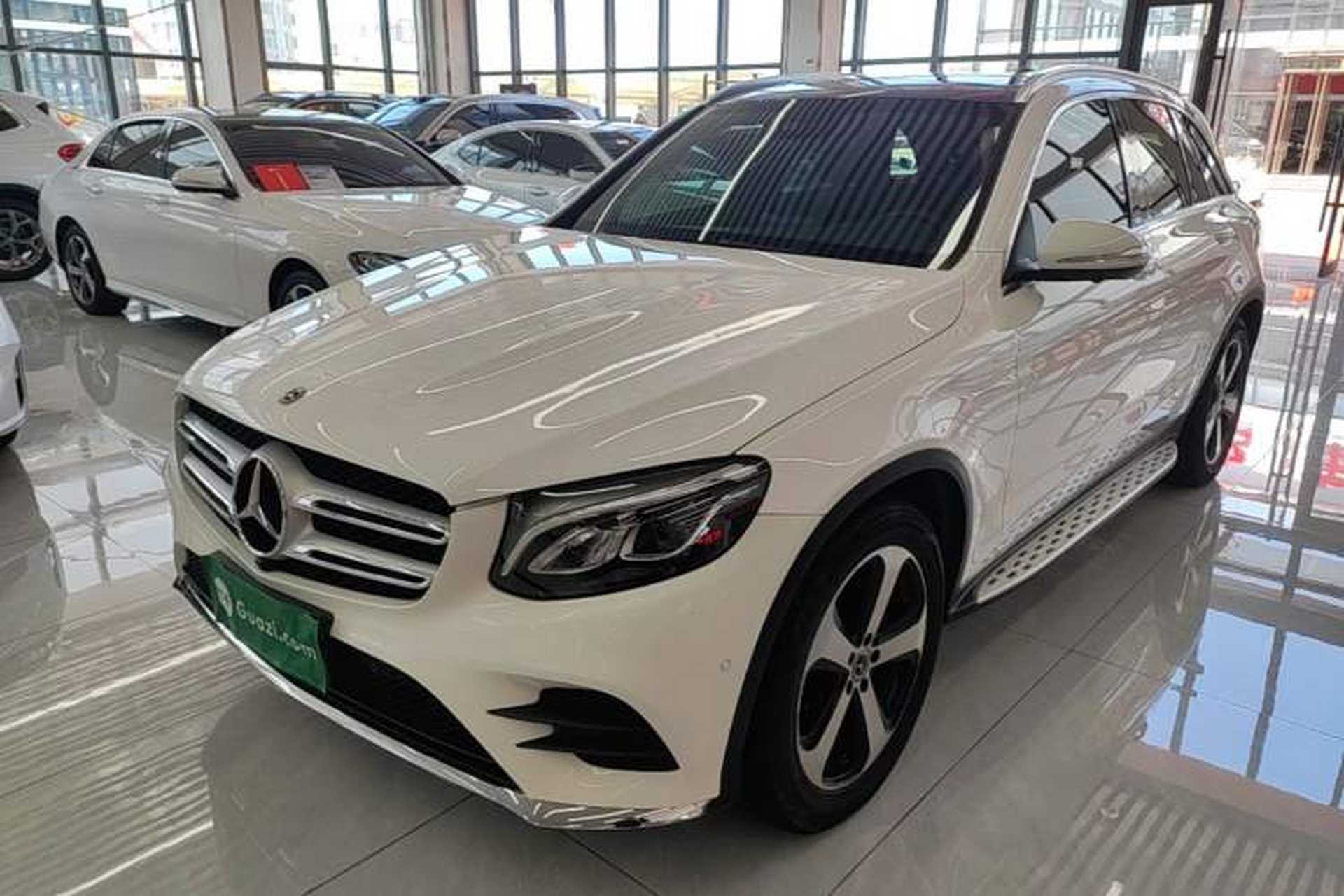 Used Mercedes-Benz GLC 2018 GLC 260 4MATIC Luxury Model Front Left 45 Deg