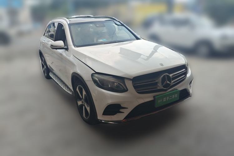 Used Mercedes-Benz GLC 2018 Facelift GLC 260 4MATIC Luxury Edition Front Right 45 Deg
