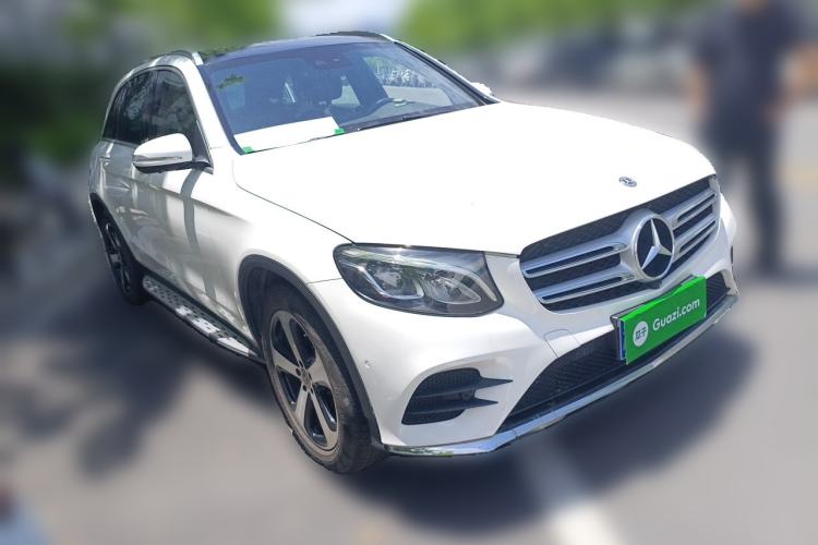 Used Mercedes-Benz GLC 2018 Facelift GLC 260 4MATIC Luxury Edition Front Right 45 Deg