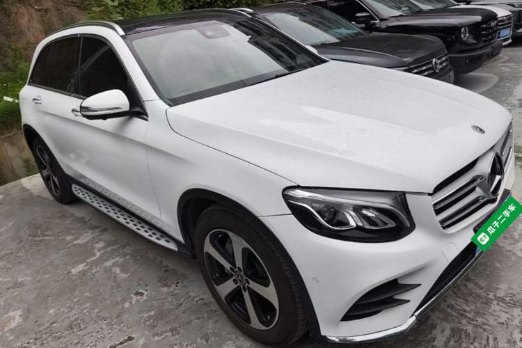 Used Mercedes-Benz GLC 2018 Facelift GLC 260 4MATIC Luxury Edition Front Right 45 Deg