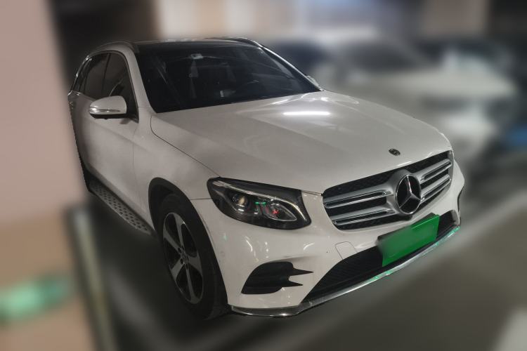 Used Mercedes-Benz GLC 2018 GLC 260 4MATIC Luxury Model Front Right 45 Deg