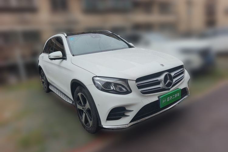 Used Mercedes-Benz GLC 2018 Facelift GLC 260 4MATIC Luxury Edition Front Right 45 Deg
