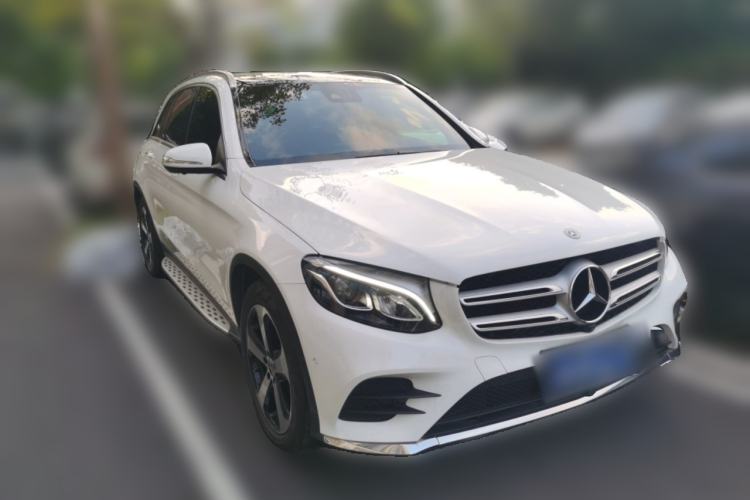 Used Mercedes-Benz GLC 2018 Facelift GLC 260 4MATIC Luxury Edition Front Right 45 Deg