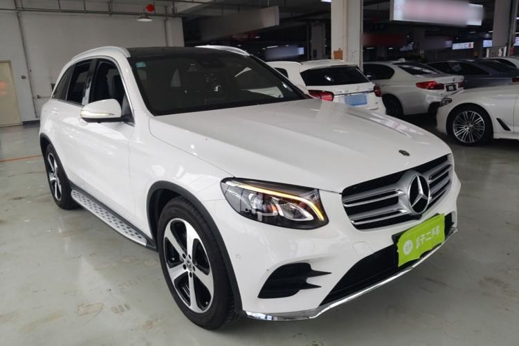 Used Mercedes-Benz GLC 2018 Facelift GLC 260 4MATIC Luxury Edition Front Right 45 Deg