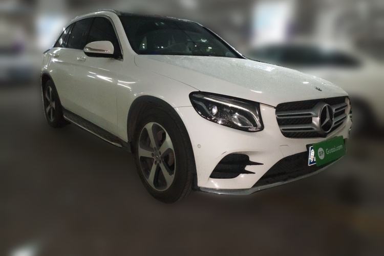 Used Mercedes-Benz GLC 2018 GLC 260 4MATIC Luxury Model Front Right 45 Deg