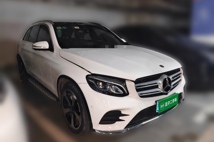 Used Mercedes-Benz GLC 2018 GLC 260 4MATIC Luxury Model Front Right 45 Deg