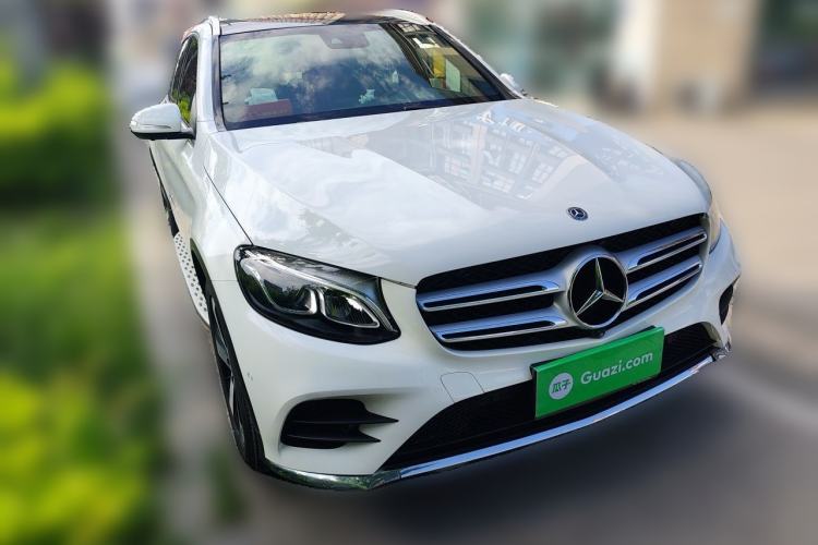 Used Mercedes-Benz GLC 2018 Facelift GLC 260 4MATIC Luxury Edition Front Right 45 Deg