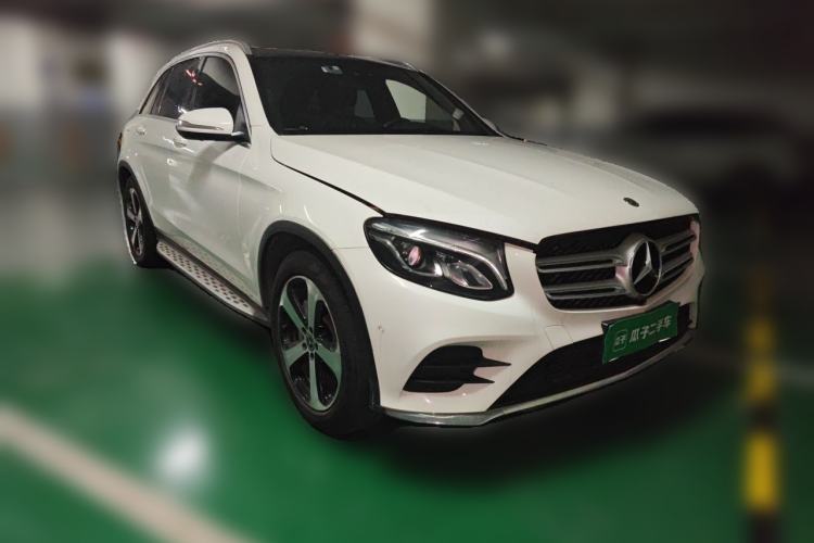 Used Mercedes-Benz GLC 2018 GLC 260 4MATIC Luxury Model Front Right 45 Deg