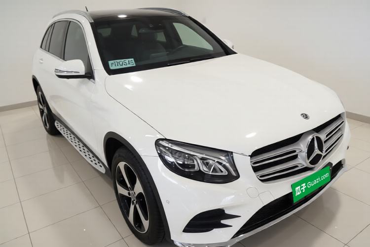 Used Mercedes-Benz GLC 2018 Facelift GLC 260 4MATIC Luxury Edition Front Right 45 Deg