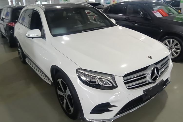 Used Mercedes-Benz GLC 2018 Facelift GLC 260 4MATIC Luxury Edition Front Right 45 Deg