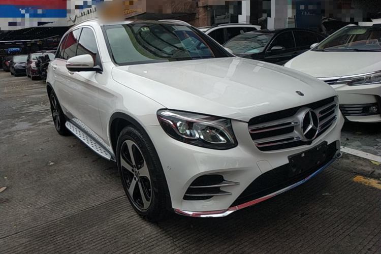 Used Mercedes-Benz GLC 2018 Facelift GLC 260 4MATIC Luxury Edition Front Right 45 Deg