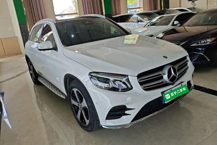 Used Mercedes-Benz GLC 2018 GLC 260 4MATIC Luxury Model Front Right 45 Deg
