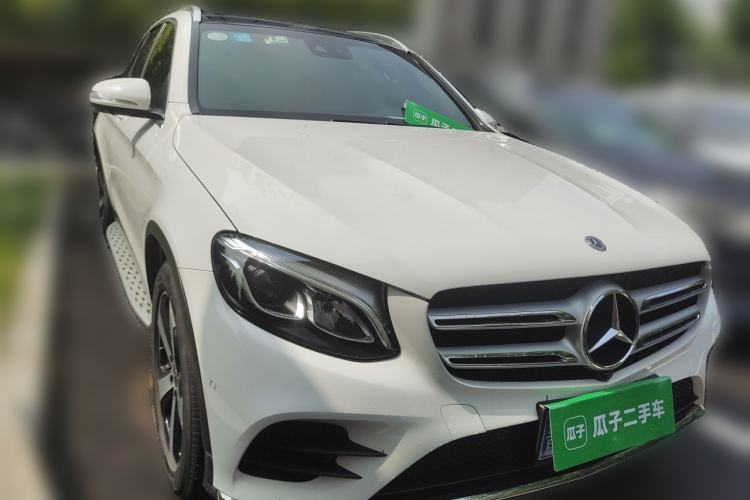 Used Mercedes-Benz GLC 2018 Facelift GLC 260 4MATIC Luxury Edition Front Right 45 Deg