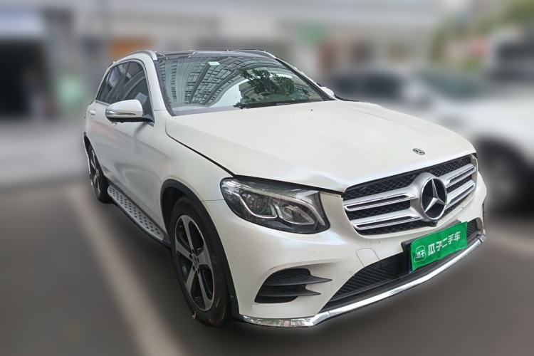 Used Mercedes-Benz GLC 2018 Facelift GLC 260 4MATIC Luxury Edition Front Right 45 Deg