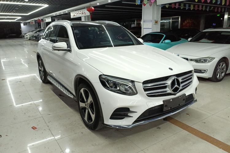 Used Mercedes-Benz GLC 2018 GLC 260 4MATIC Luxury Model Front Right 45 Deg