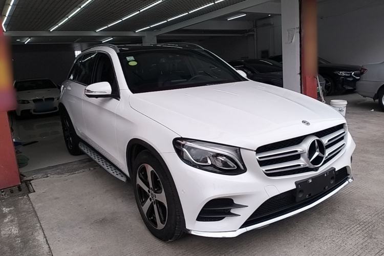 Used Mercedes-Benz GLC 2018 Facelift GLC 260 4MATIC Luxury Edition Front Right 45 Deg
