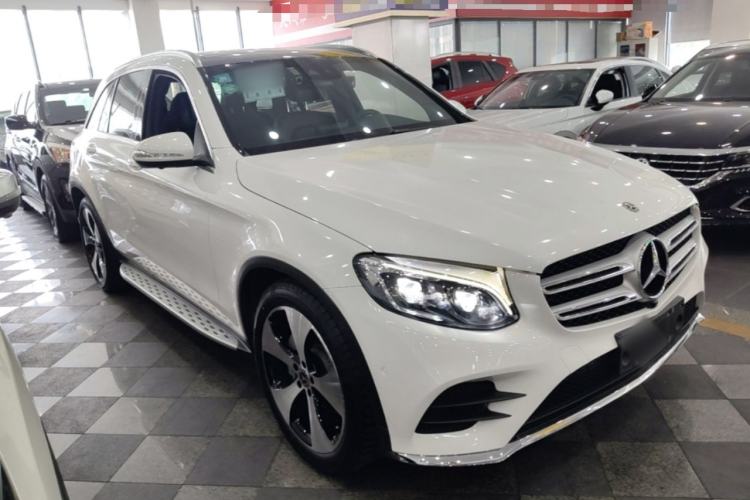 Used Mercedes-Benz GLC 2018 GLC 300 4MATIC Sport Edition Front Right 45 Deg