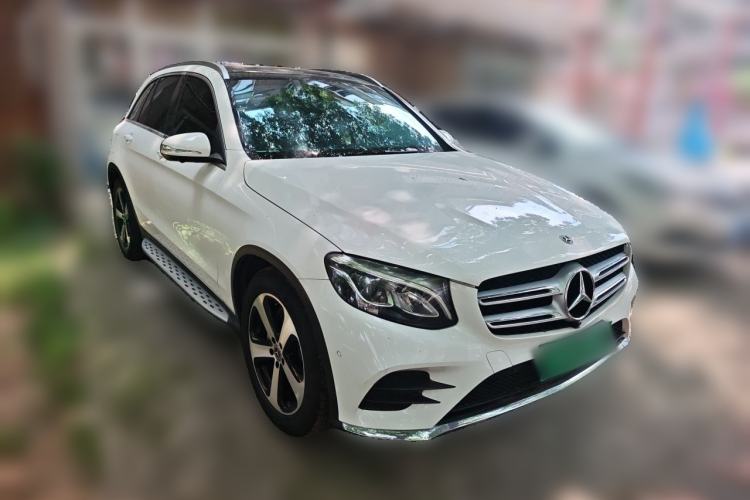 Used Mercedes-Benz GLC 2018 GLC 260 4MATIC Luxury Model Front Right 45 Deg