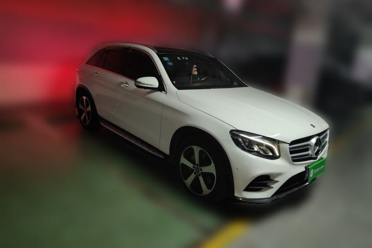 Used Mercedes-Benz GLC 2018 GLC 260 4MATIC Luxury Model Front Right 45 Deg