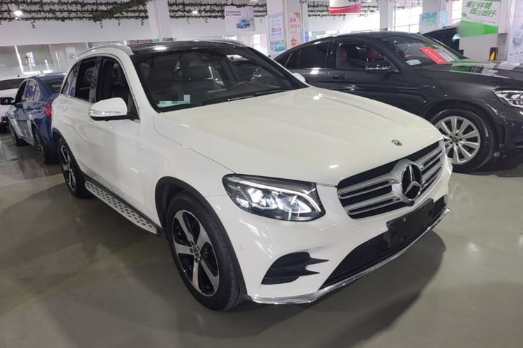 Used Mercedes-Benz GLC 2018 Facelift GLC 260 4MATIC Luxury Edition Front Right 45 Deg
