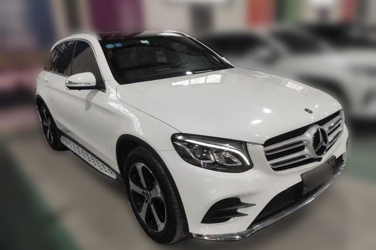 Used Mercedes-Benz GLC 2018 Facelift GLC 260 4MATIC Luxury Edition Front Right 45 Deg