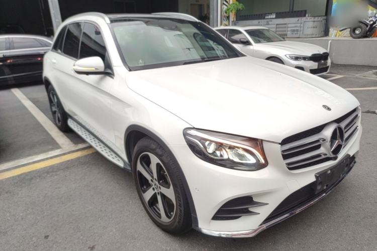 Used Mercedes-Benz GLC 2018 GLC 260 4MATIC Luxury Model Front Right 45 Deg