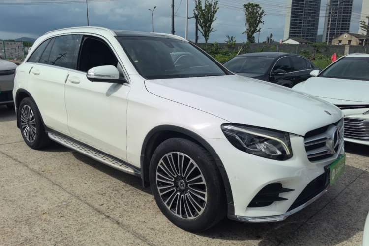 Used Mercedes-Benz GLC 2018 Facelifted GLC 260 4MATIC Dynamic Edition Front Right 45 Deg