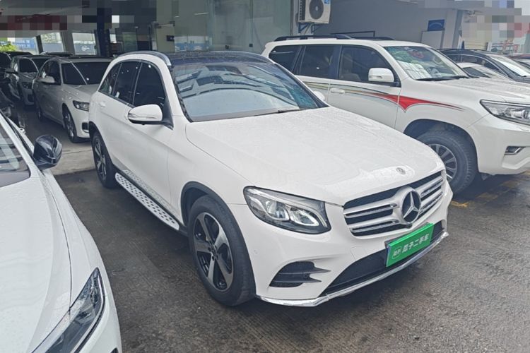 Used Mercedes-Benz GLC 2018 GLC 260 4MATIC Luxury Model Front Right 45 Deg