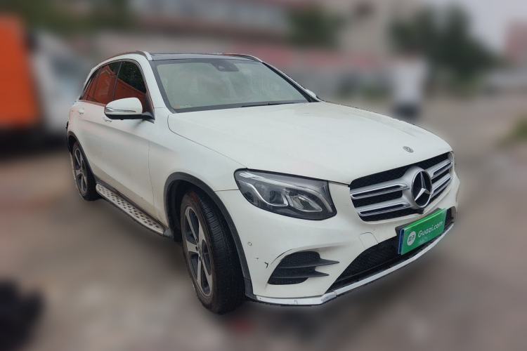 Used Mercedes-Benz GLC 2018 Facelift GLC 260 4MATIC Luxury Edition Front Right 45 Deg