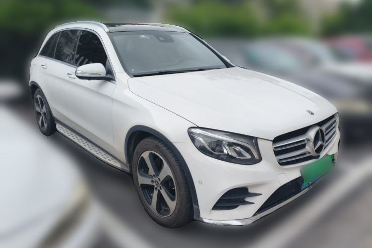 Used Mercedes-Benz GLC 2018 GLC 260 4MATIC Luxury Model Front Right 45 Deg