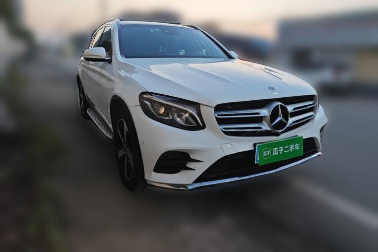 Used Mercedes-Benz GLC 2018 Facelift GLC 260 4MATIC Luxury Edition Front Right 45 Deg