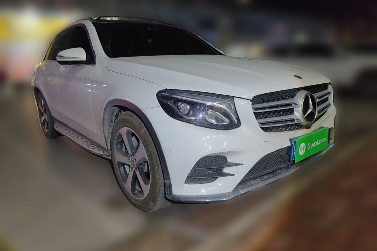 Used Mercedes-Benz GLC 2018 GLC 260 4MATIC Luxury Model Front Right 45 Deg