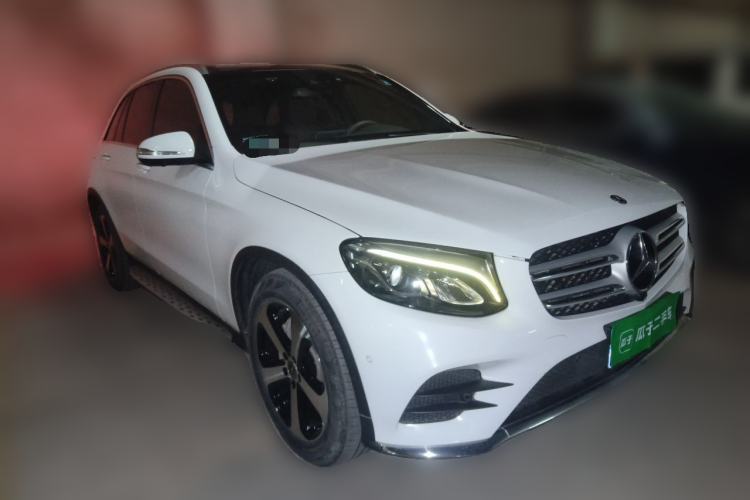 Used Mercedes-Benz GLC 2018 GLC 260 4MATIC Luxury Model Front Right 45 Deg