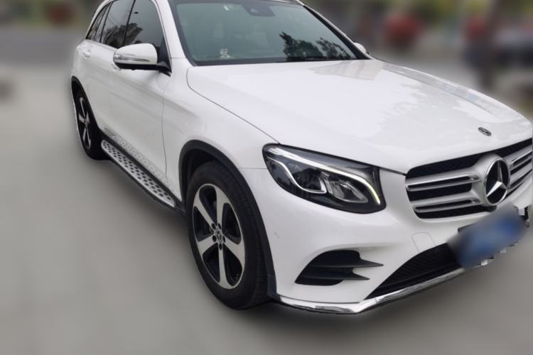 Used Mercedes-Benz GLC 2018 GLC 260 4MATIC Luxury Model Front Right 45 Deg