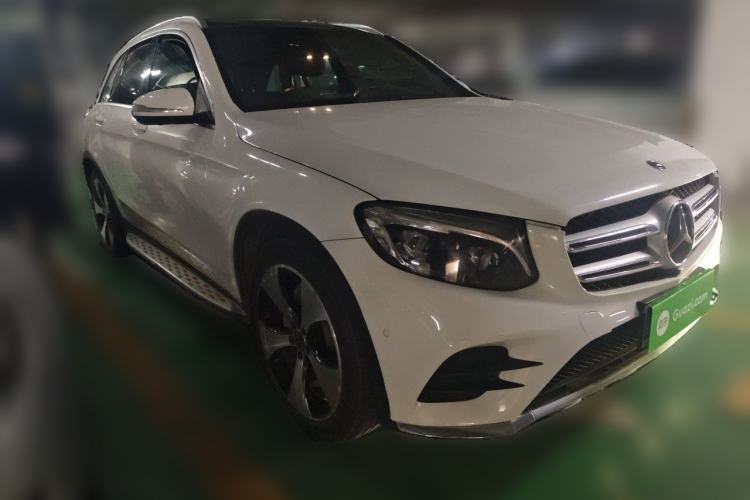Used Mercedes-Benz GLC 2018 GLC 300 4MATIC Sport Edition Front Right 45 Deg