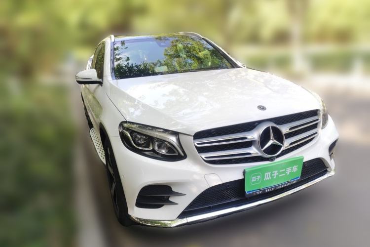 Used Mercedes-Benz GLC 2018 GLC 260 4MATIC Luxury Model Front Right 45 Deg
