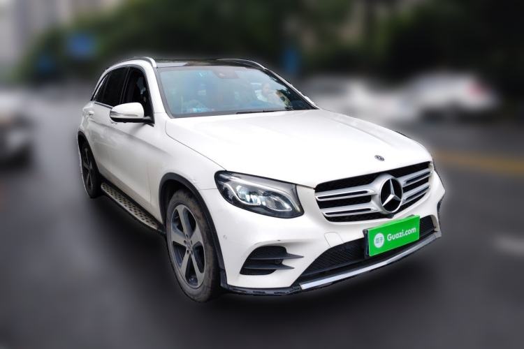 Used Mercedes-Benz GLC 2018 GLC 260 4MATIC Luxury Model Front Right 45 Deg