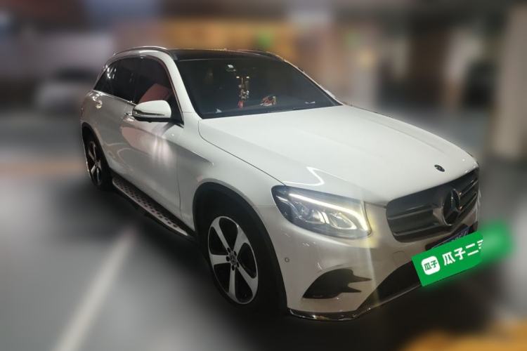 Used Mercedes-Benz GLC 2018 GLC 260 4MATIC Luxury Model Front Right 45 Deg