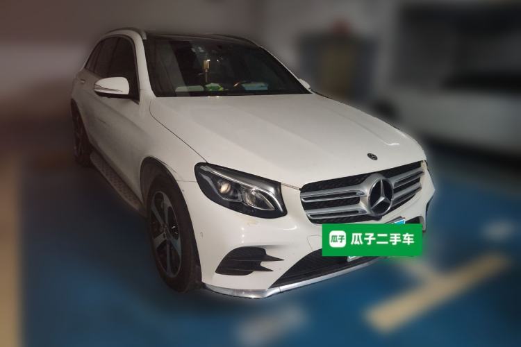Used Mercedes-Benz GLC 2018 GLC 260 4MATIC Luxury Model Front Right 45 Deg